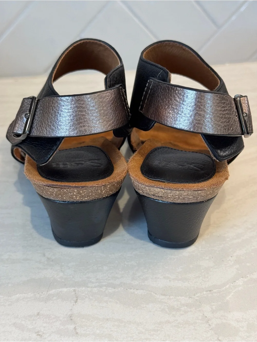 Sofft Black and Metallic Bronze Womens Slingback Sandals